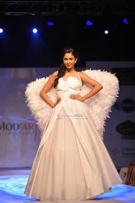 Hot Bollywood Celebs at the Mod'Art International Annual graduating fashion show