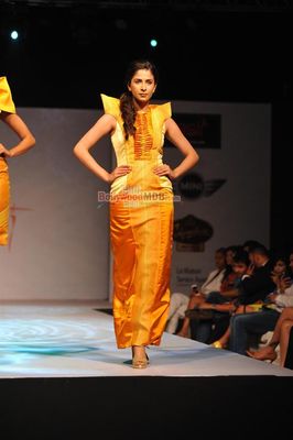 Hot Bollywood Celebs at the Mod'Art International Annual graduating fashion show