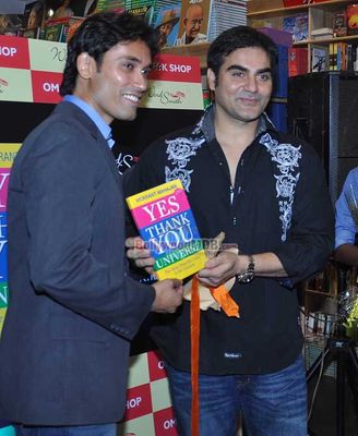Arbaaz Khan launches Vickrant Mahajan\'s book 'Yes Thank You Universe'