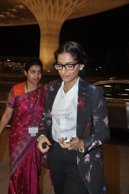 Sonam Kapoor and Rhea Kapoor snapped leaving for Cannes Film Festival