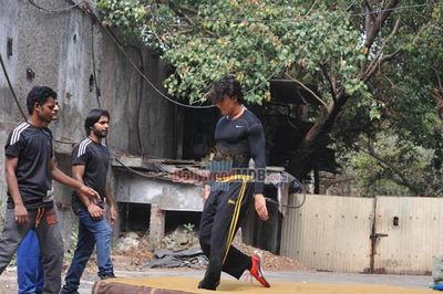 Tiger Shroff performs live action Parkour stunts to promote film 'Heropanti'