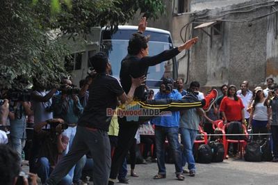 Tiger Shroff performs live action Parkour stunts to promote film 'Heropanti'