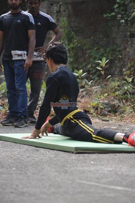 Tiger Shroff performs live action Parkour stunts to promote film 'Heropanti'