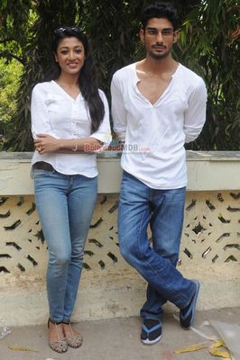 Stars on the sets of bilingual film 'Auroni Taukhon' (Tryst with Destiny)