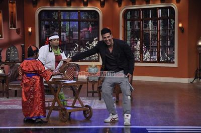 Akshay Kumar promotes film 'HOLIDAY' on the sets of Comedy Nights With Kapil