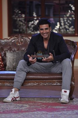 Akshay Kumar promotes film 'HOLIDAY' on the sets of Comedy Nights With Kapil