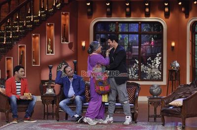 Akshay Kumar promotes film 'HOLIDAY' on the sets of Comedy Nights With Kapil