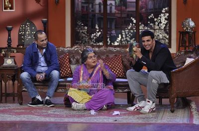 Akshay Kumar promotes film 'HOLIDAY' on the sets of Comedy Nights With Kapil