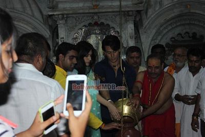 Tiger Shroff and Kriti Sanon visit Babulnath Temple to seek blessings for film 'HEROPANTI' success