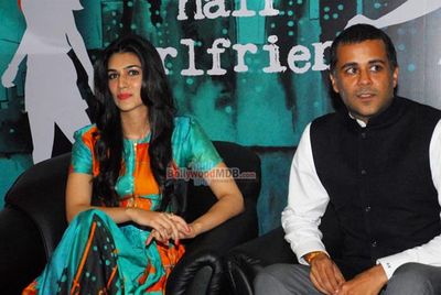 Kriti Sanon, Ekta Kapoor, Mohit Suri at the launch of Chetan Bhagat's book Half Girlfriend