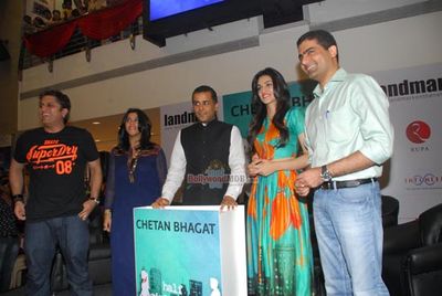 Kriti Sanon, Ekta Kapoor, Mohit Suri at the launch of Chetan Bhagat's book Half Girlfriend