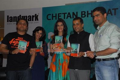 Kriti Sanon, Ekta Kapoor, Mohit Suri at the launch of Chetan Bhagat's book Half Girlfriend