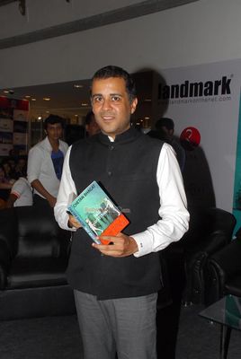 Kriti Sanon, Ekta Kapoor, Mohit Suri at the launch of Chetan Bhagat's book Half Girlfriend