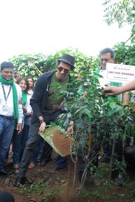 Hrithik Roshan and Subhash Ghai participates in Clean India Campaign at Whistling Woods International