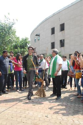 Hrithik Roshan and Subhash Ghai participates in Clean India Campaign at Whistling Woods International