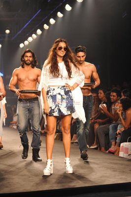 Monica Dogra walks the ramp for Stylista at the Myntra Fashion Weekend 2014