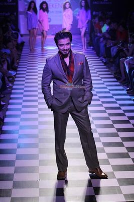 Ali Zafar walks the ramp for Luxury Men\'s wear at the Myntra Fashion Weekend 2014