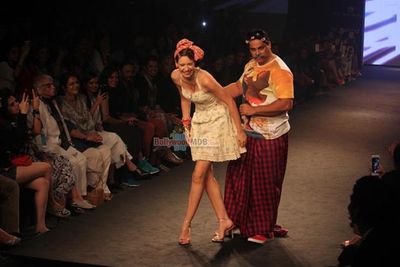 Kalki Koechlin and Cyrus Broacha walk the ramp for stylist Ami Patel at the Myntra Fashion Weekend 2014