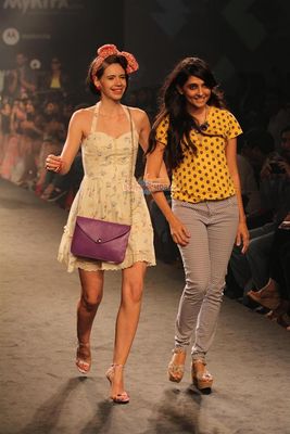 Kalki Koechlin and Cyrus Broacha walk the ramp for stylist Ami Patel at the Myntra Fashion Weekend 2014