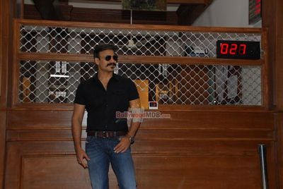 Vivek Oberoi, Riteish Deshmukh and Rhea Chakraborty on the sets of film 'Bank Chor'