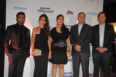 Gauri Khan with Sachiin Joshi at the signing ceremony of First Planet Hollywood Hotel in India