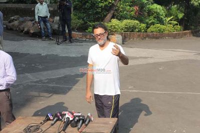 Bollywood celebs cast their votes in Maharashtra State Elections 2014