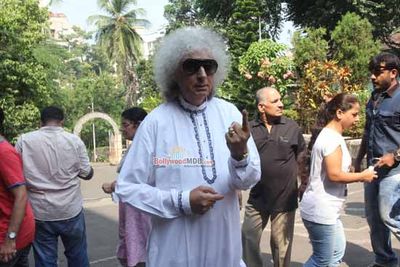 Bollywood celebs cast their votes in Maharashtra State Elections 2014