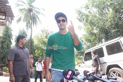 Bollywood celebs cast their votes in Maharashtra State Elections 2014