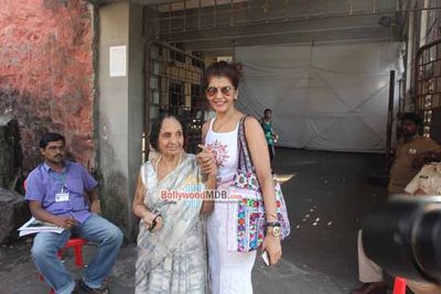 Bollywood celebs cast their votes in Maharashtra State Elections 2014