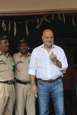 Bollywood celebs cast their votes in Maharashtra State Elections 2014