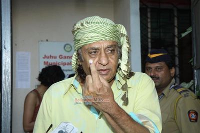 Bollywood celebs cast their votes in Maharashtra State Elections 2014