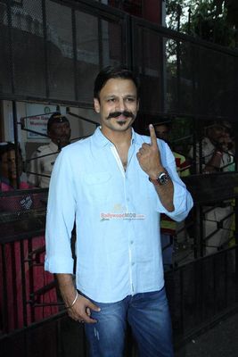 Bollywood celebs cast their votes in Maharashtra State Elections 2014