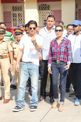Bollywood celebs cast their votes in Maharashtra State Elections 2014