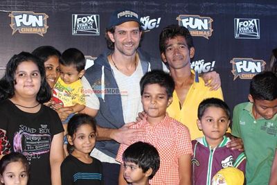 Hrithik Roshan organises a kids special screening of film \'Bang Bang!\'
