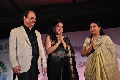 Parvathy Omanakuttan, Juhi Babbar and Anup Soni walk the ramp for designer Nisha Sagar