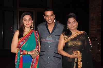 Parvathy Omanakuttan, Juhi Babbar and Anup Soni walk the ramp for designer Nisha Sagar
