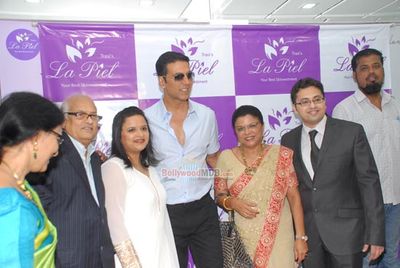 Akshay Kumar, Raakhee Gulzar and Urvashi Rautela at the launch of skin clinic- La Piel