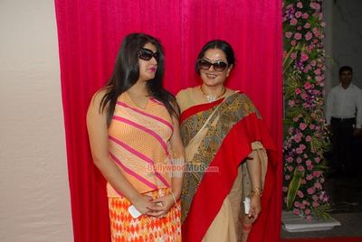 Akshay Kumar, Raakhee Gulzar and Urvashi Rautela at the launch of skin clinic- La Piel