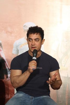 Aamir Khan, Anushka Sharma, Rajkumar Hirani, Vidhu Vinod Chopra at trailer launch of film 'PK'