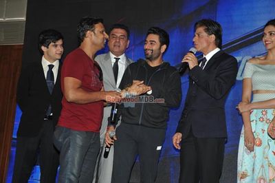 'Happy New Year' team launches song Sharabi music video