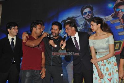 'Happy New Year' team launches song Sharabi music video