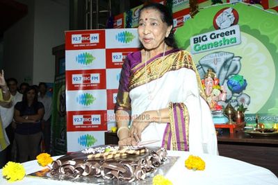 Asha Bhosle at 92.7 BIG FM Studios