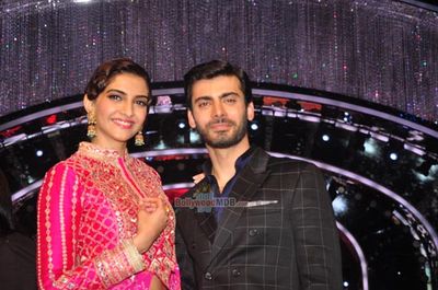 Sonam Kapoor and Fawad Khan promotes film 'KHOOBSURAT' on Jhalak Dikhhla Jaa 7