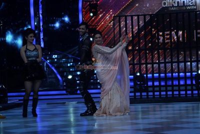 Deepika Padukone and Arjun Kapoor on show Jhalak Dikhhla Jaa 7