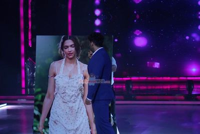 Deepika Padukone and Arjun Kapoor on show Jhalak Dikhhla Jaa 7