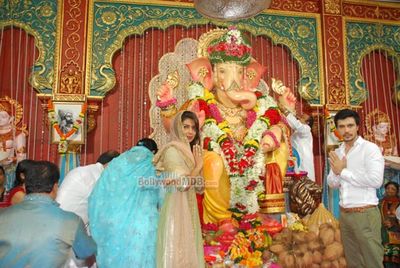 Priyanka Chopra visits Andhericha Raja Ganesh Pandal  with Darshan Kumaar