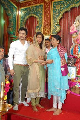 Priyanka Chopra visits Andhericha Raja Ganesh Pandal with Darshan Kumaar