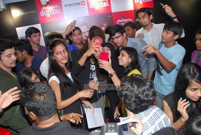 Priyanka Chopra and Darshan Kumar promote film 'Mary Kom' at Reliance Digital Express