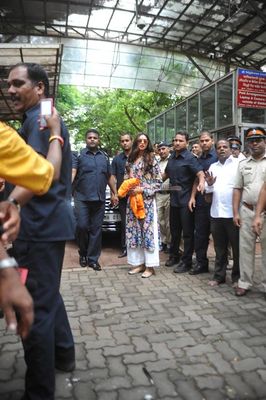 Deepika Padukone visits Siddhivinayak Temple for the success of film 'Finding Fanny'