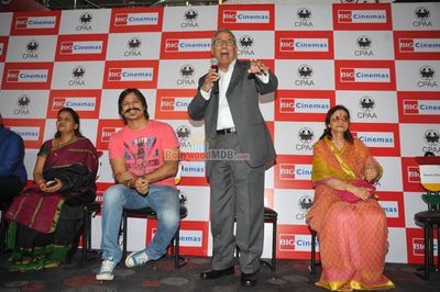 Vivek Oberoi celebrates birthday at special screening of 'Mary Kom' with cancer suffering kids in association with Cancer Patients Aid Association